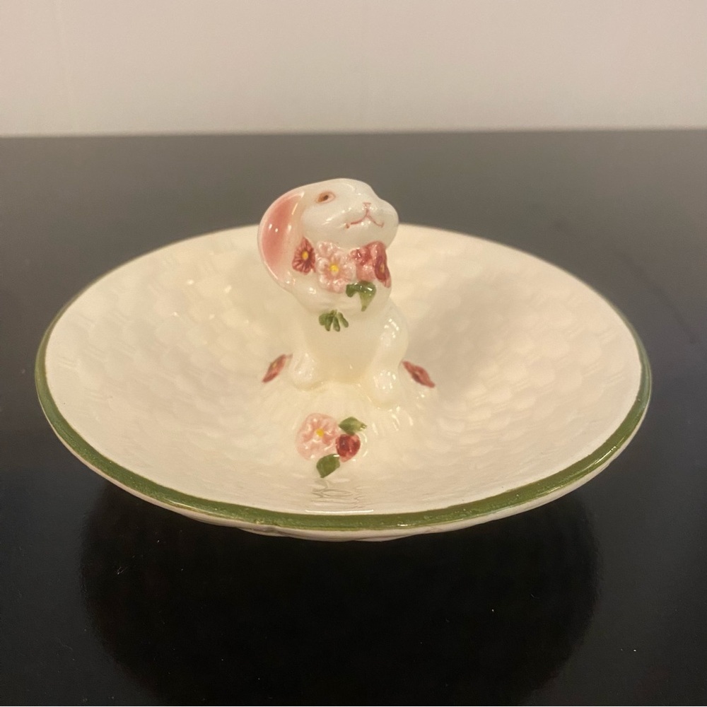 Vintage Avon Bunny Springtime Ceramic Trinket Dish Basket Weave Pattern